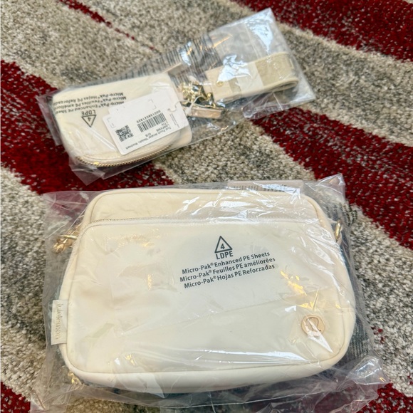 Lululemon Everywhere Crossbody Bag 2L & Dual Pouch Wristlet Bundle - Picture 3 of 14